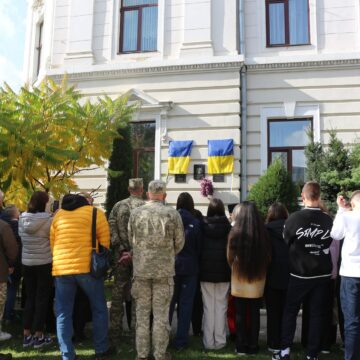 У Коломиї на фасаді ліцею встановили ще дві анотаційні дошки загиблим землякам