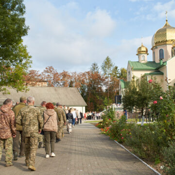 У День захисників і захисниць франківці молилися за перемогу у Гарнізонному храмі