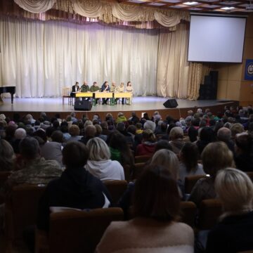 Представники влади зустрілися із родинами полонених, зниклих безвісти та загиблих захисників України з Івано-Франківського, Надвірнянського та Калуського районів