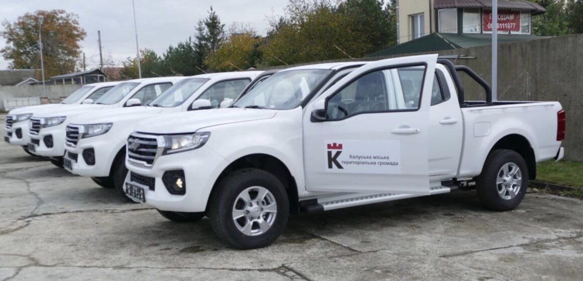 Для потреб 102 бригади закупили від Калуської територіальної громади 4 нові пікапи