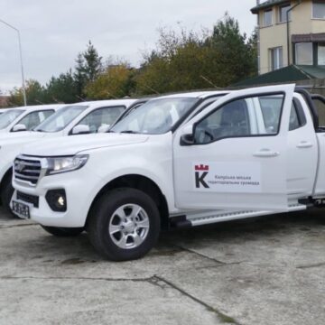 Для потреб 102 бригади закупили від Калуської територіальної громади 4 нові пікапи