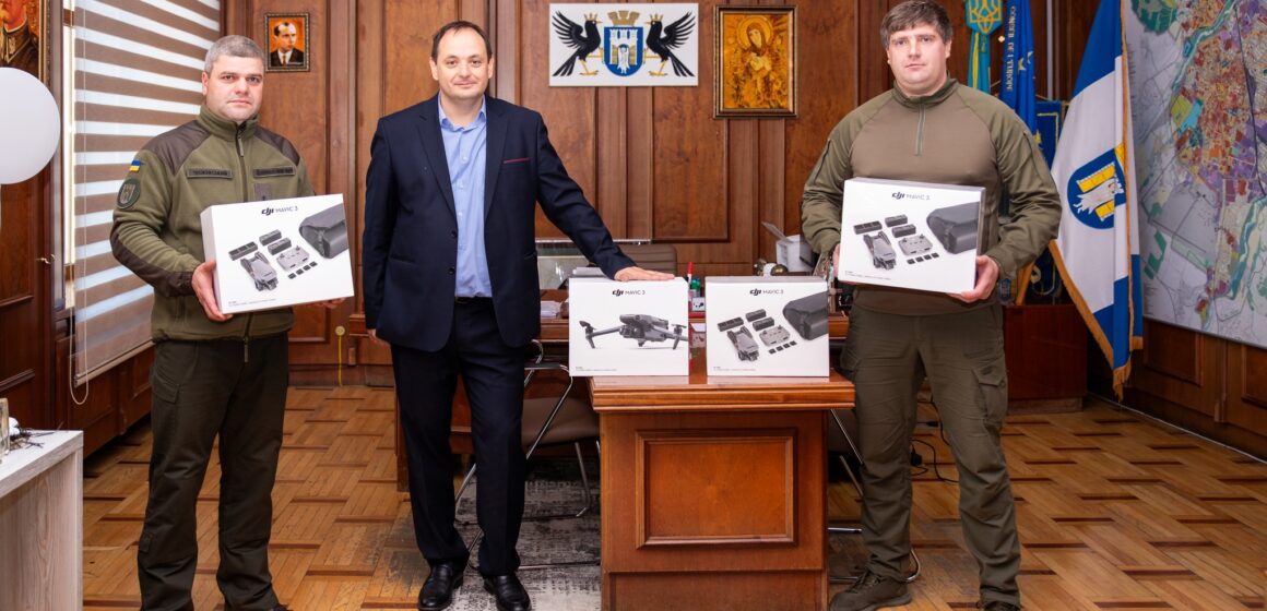 З Івано-Франківська передали ще четверо «крилатих помічників» для захисників