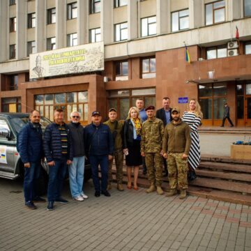 Дрони й акумулятори до них та позашляховик передали коломийським “Едельвейсам” Дрони й акумулятори до них та позашляховик передали коломийським “Едельвейсам”