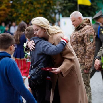 У Надвірній родинам полеглих воїнів вручили ордени «За мужність»