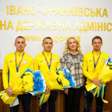 Вперше в історії збірна України, до якої входять троє прикарпатських спортсменів, виборола першість на чемпіонаті світу з футболу серед людей з вадами слуху