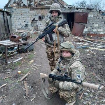Пліч-о-пліч і вдома, і на фронті: три рідні брати з Прикарпаття добровільно пішли захищати Україну з перших днів війни