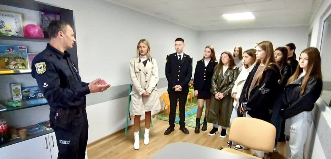 Майбутні юристи ознайомились зі специфікою роботи Калуського райвідділу поліції та ізолятора тимчасово тримання