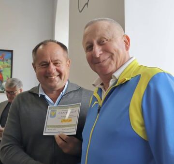 Коломийські навчальні заклади отримали сертифікати на спортінвентар