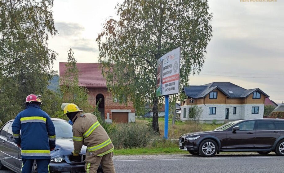 Минулої доби прикарпатські рятувальники ліквідували наслідки двох ДТП