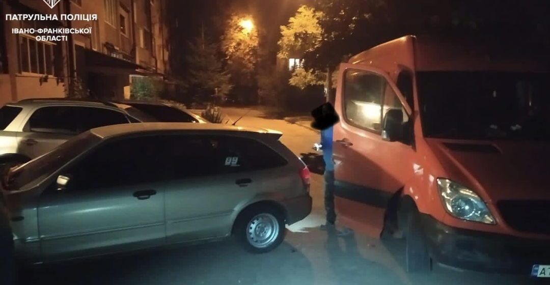 Франківські патрульні склали три адмінматеріали на нетверезого водія, котрий вчинив ДТП