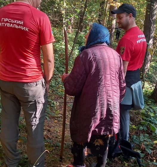 Рятувальники розшукали жінку, яка заблукала в лісовому масиві Яремчого