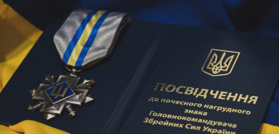 Залужний нагородив “Срібним хрестом” молодшого лейтенанта Назарія Шліхутку з Болехова