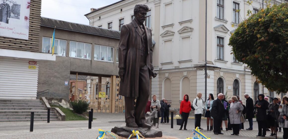 У Коломиї відкрили пам’ятник Василю Стефанику (ФОТО)