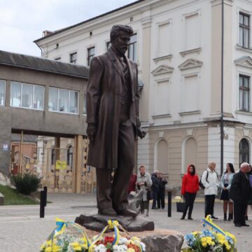 У Коломиї відкрили пам’ятник Василю Стефанику (ФОТО)