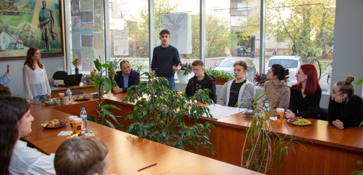 Мер Івано-Франківська поспілкувався з юними державотворцями: що турбує молодь громади