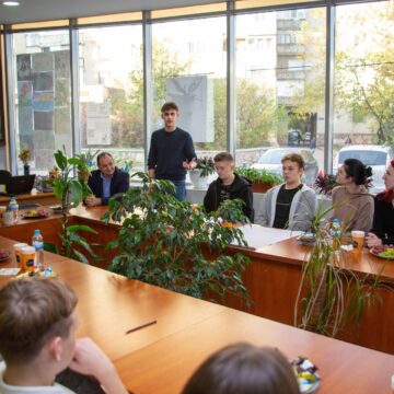 Мер Івано-Франківська поспілкувався з юними державотворцями: що турбує молодь громади