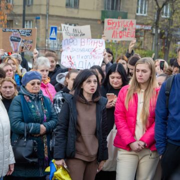 «Дрони і такмед, а не бруківка»: франківці вимагають у влади збільшити видатки на ЗСУ (ФОТО)