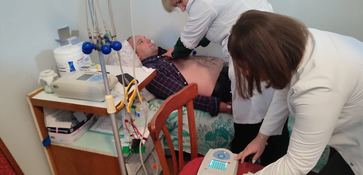 Для трьох сільських амбулаторій Городенківської громади придбали електрокардіографи