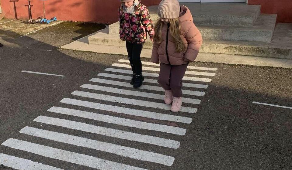 У дитячому садочку в Калуші облаштували територію для паркування самокатів
