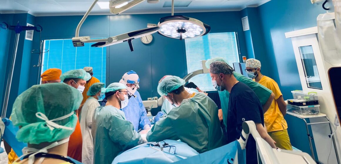 У Львові лікарі провели юній франківці з онкологією рідкісну операцію – ротаційну пластику