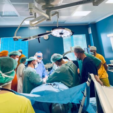 У Львові лікарі провели юній франківці з онкологією рідкісну операцію – ротаційну пластику