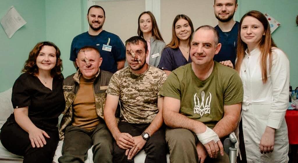 Команда реконструктивних хірургів з Канади, Америки та України провели в Івано-Франківську 32 пластичні операції для українців, що отримали травми війни