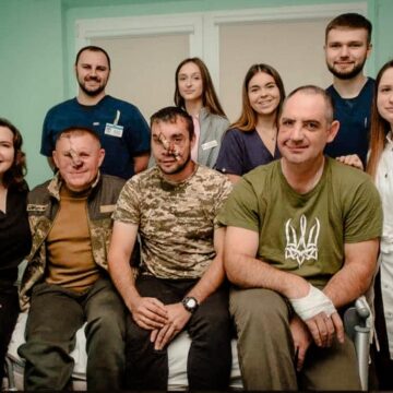 Команда реконструктивних хірургів з Канади, Америки та України провели в Івано-Франківську 32 пластичні операції для українців, що отримали травми війни