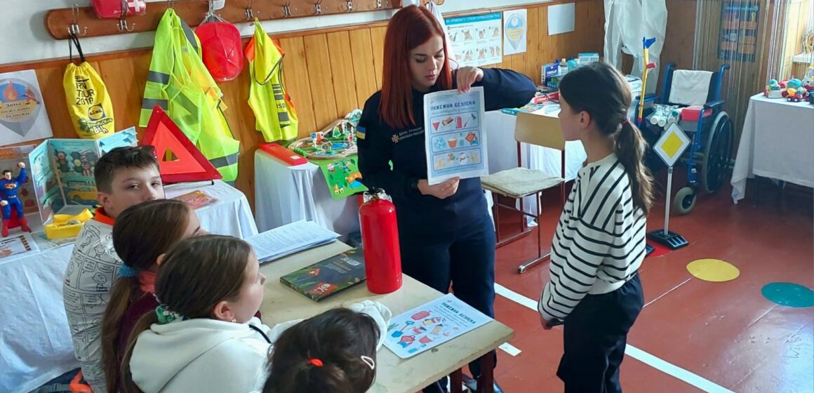 Прикарпатські рятувальники продовжують навчати дітей правил безпеки