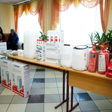 Для закладів освіти Прикарпаття передали благодійну допомогу