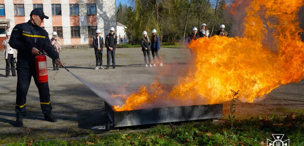 “Безпека понад усе”: прикарпатські рятувальники розпочали серію тренінгів для старшокласників