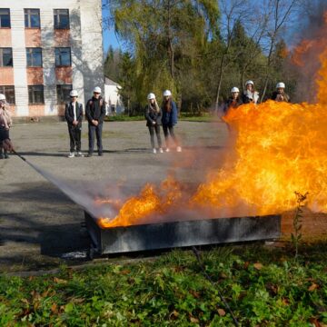 “Безпека понад усе”: прикарпатські рятувальники розпочали серію тренінгів для старшокласників