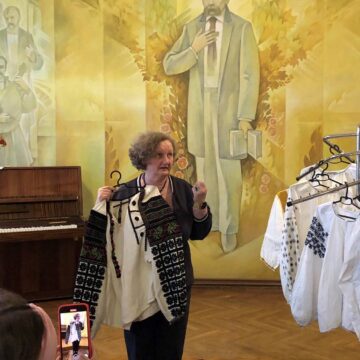 У Городенці відбулася арт-зустріч із майстринею-вишивальницею Галиною Дідич