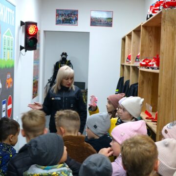 Рятувальники Прикарпаття щодня навчають дітей правил безпеки