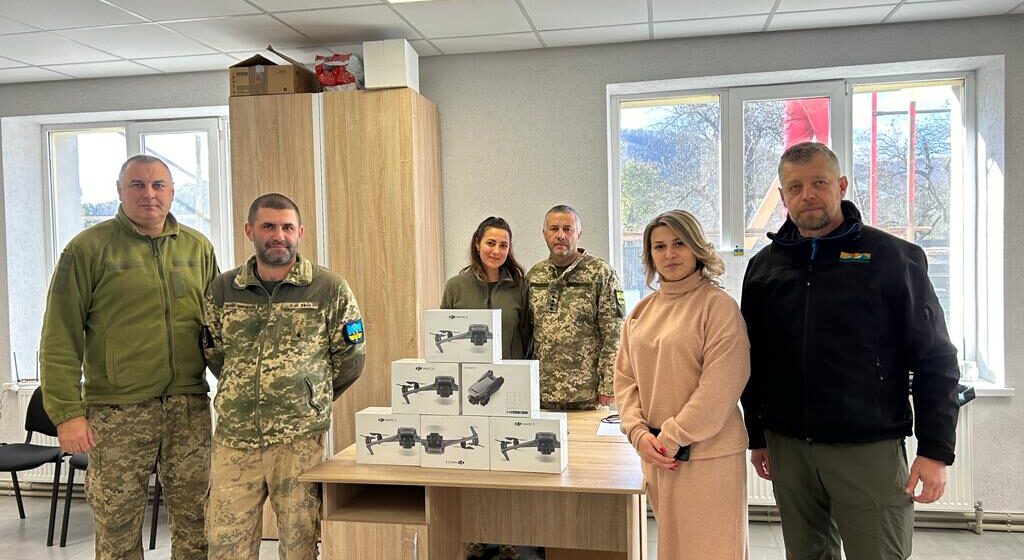 Допомога захисникам ТрО на передовій: у Косові за кошти з аукціону закупили шість квадрокоптерів