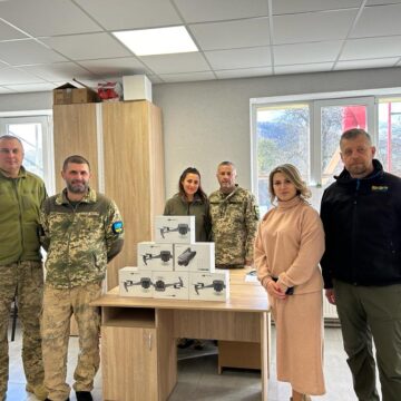Допомога захисникам ТрО на передовій: у Косові за кошти з аукціону закупили шість квадрокоптерів
