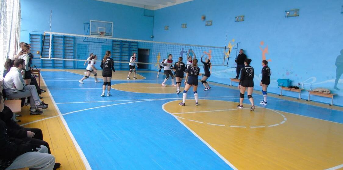 В Кутах пройшов перший тур жіночого чемпіонату області з волейболу