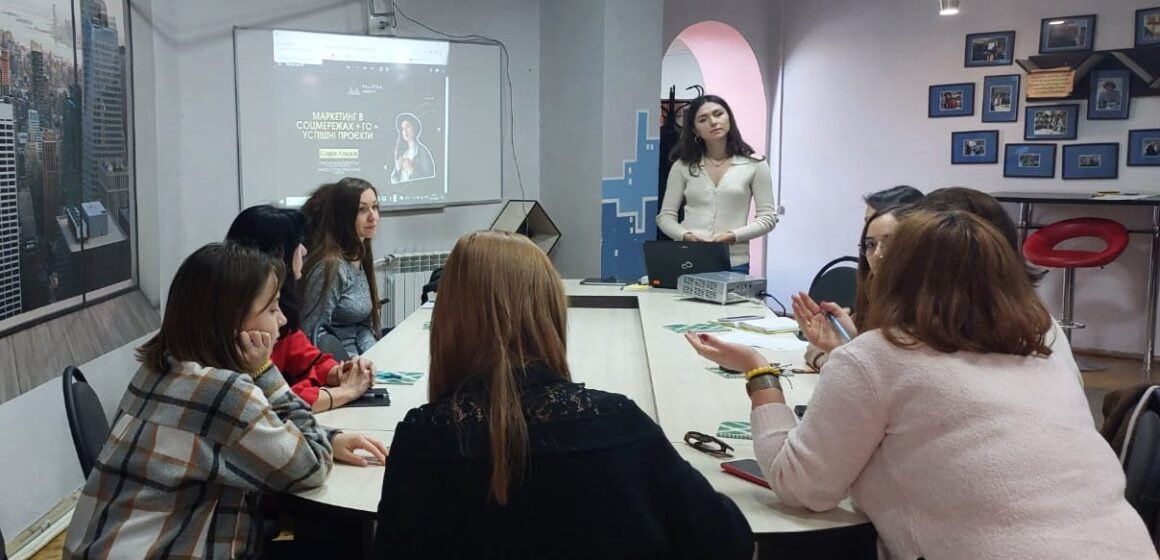 У Калуші громадських активістів навчали маркетингу соціальних мереж