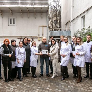 Працівники Центру контролю та профілактики хвороб зібрали кошти на три квадрокоптери для захисників