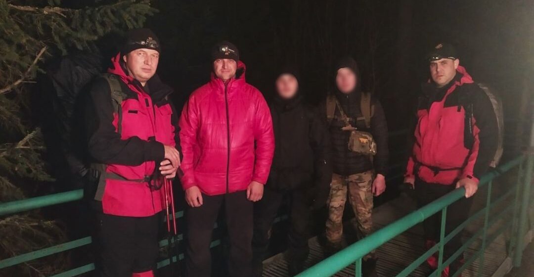 Через негоду на Говерлі заблукали двоє туристів – їх розшукали рятувальники
