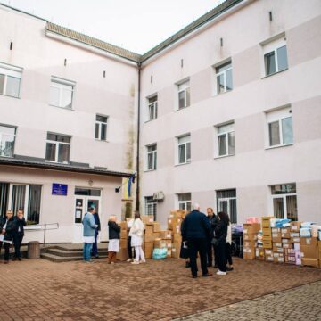 Прикарпатський онкологічний центр отримав допомогу від благодійників із Норвегії та США