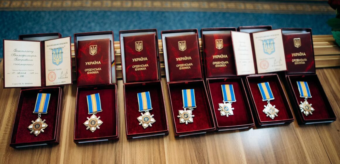Родинам воїнів із Прикарпаття, які полягли в боях за Україну, вручили державні нагороди