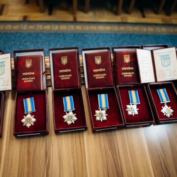 Родинам воїнів із Прикарпаття, які полягли в боях за Україну, вручили державні нагороди