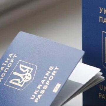У жовтні прикарпатці оформили менше закордонних паспортів, аніж у вересні
