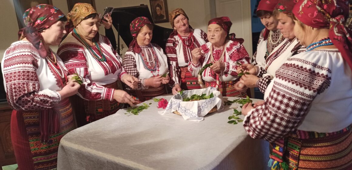 У Коломиї відбулись мистецька академія «Покутський стрій» та майстер-клас зі створення тишківського весільного віночка
