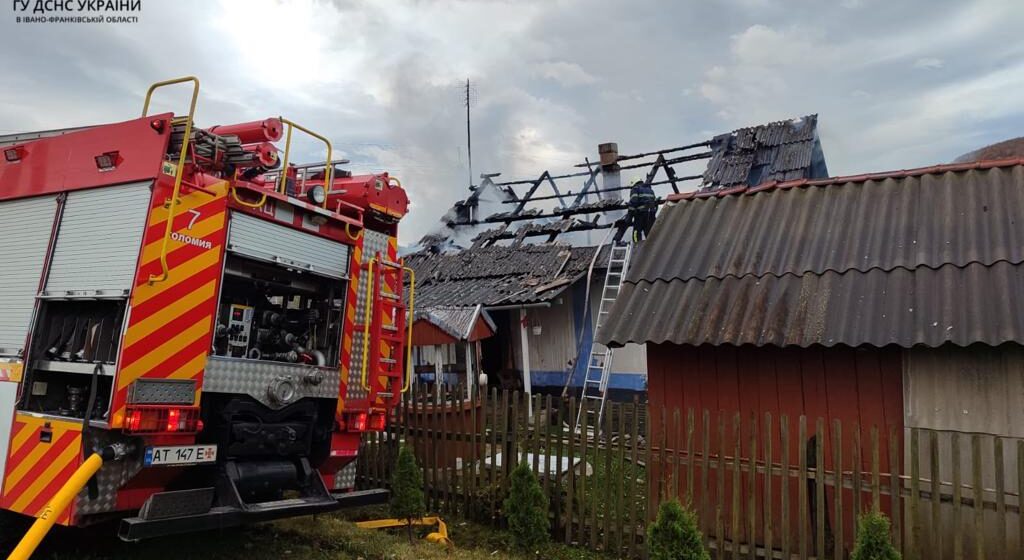 На Коломийщині під час гасіння пожежі будинку вогнеборці виявили тіло 50-річного чоловіка