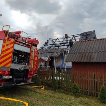 На Коломийщині під час гасіння пожежі будинку вогнеборці виявили тіло 50-річного чоловіка
