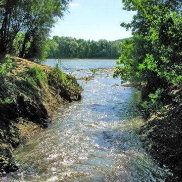 Легенда про річку Ямгорів, яка бере свій початок десь під Городенкою і впадає в Дністер