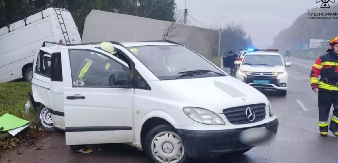Внаслідок ДТП на Коломийщині травми отримали троє людей