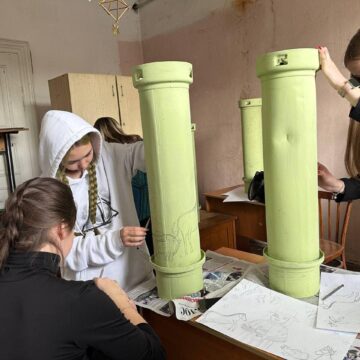 У центрі Коломиї до свят замість ялинки встановлять шопку з військовим духом