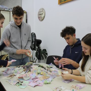 Франківські школярі під час ярмарку зібрали понад 200 тисяч гривень  на підтримку ЗСУ